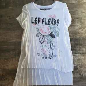 😻 3/$20 Medium hi low shirt